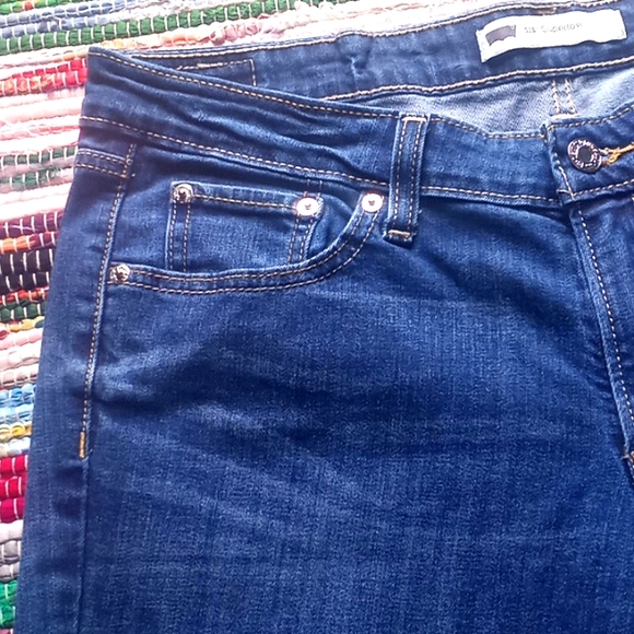 Levi's 518 Superlow Flared Jeans- #1647 - Picture 3 of 16